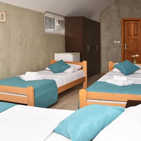 Mir بيت ضيافة كراغوييفاك